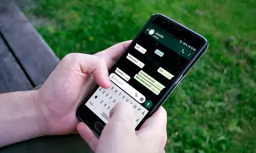 अब मोबाइल से घर बैठे बिजली बिल देखें और तुरंत भरें, बस WhatsApp खोलें!