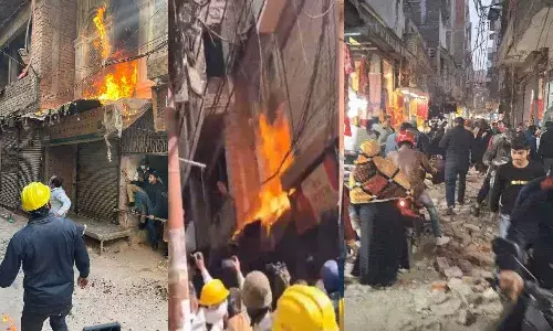 वाराणसी दाल मंडी में जर्जर मकानों पर बुलडोजर एक्शन, व्यापारी ने खुद पर डाला पेट्रोल