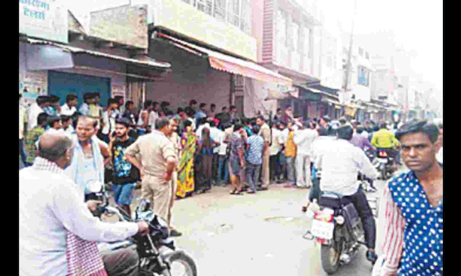 व्यापारी पर ताबड़तोड़ फायरिंग से दहशत व्यापारी पर ताबड़तोड़ फायरिंग से दहशत