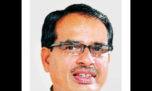 अब 75 प्रतिशत अंक लाने वाले सभी वर्गों के विद्यार्थियों को लैपटॉप देगी सरकार