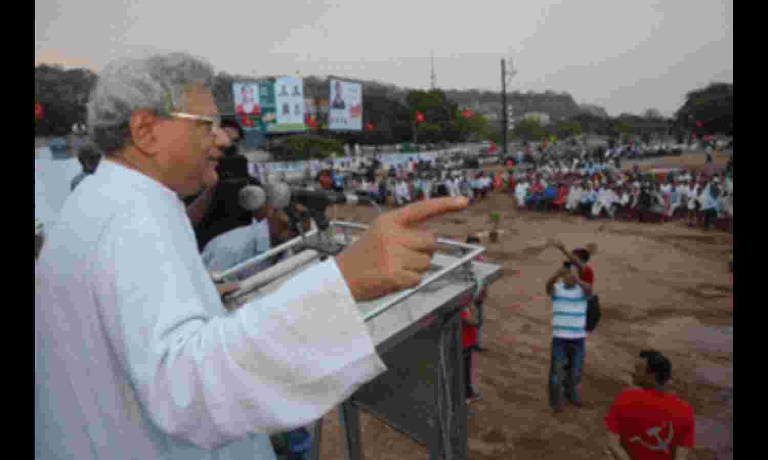 लाल और नीला झंडा मिलकर ही जीत सकते हैं लड़ाई लाल और नीला झंडा मिलकर ही जीत सकते हैं लड़ाई