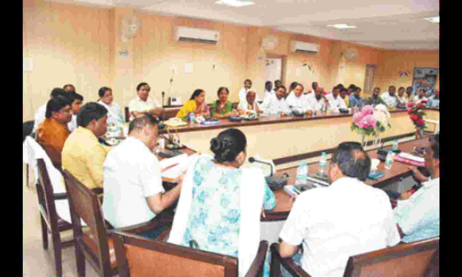 पार्षदों का रखा जायेगा सम्मान, जून में ही फोड सकते हैं नारियल पार्षदों का रखा जायेगा सम्मान, जून में ही फोड सकते हैं नारियल