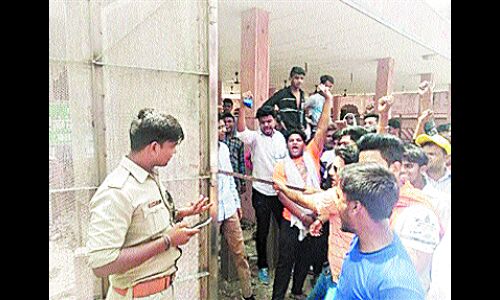 ताजमहल पर हिन्दू संगठनों का हंगामा