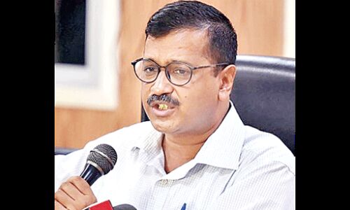 मंत्रियों सहित उप राज्यपाल के घर के बाहर धरने पर बैठे केजरीवाल मंत्रियों सहित उप राज्यपाल के घर के बाहर धरने पर बैठे केजरीवाल