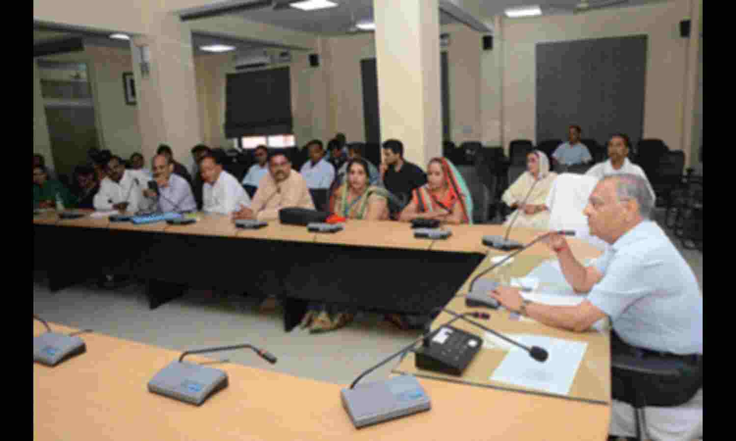 सभी नगरीय निकायों में एक सप्ताह में प्रारंभ करें डोर टू डोर कचरा संग्रहण : महापौर सभी नगरीय निकायों में एक सप्ताह में प्रारंभ करें डोर टू डोर कचरा संग्रहण : महापौर