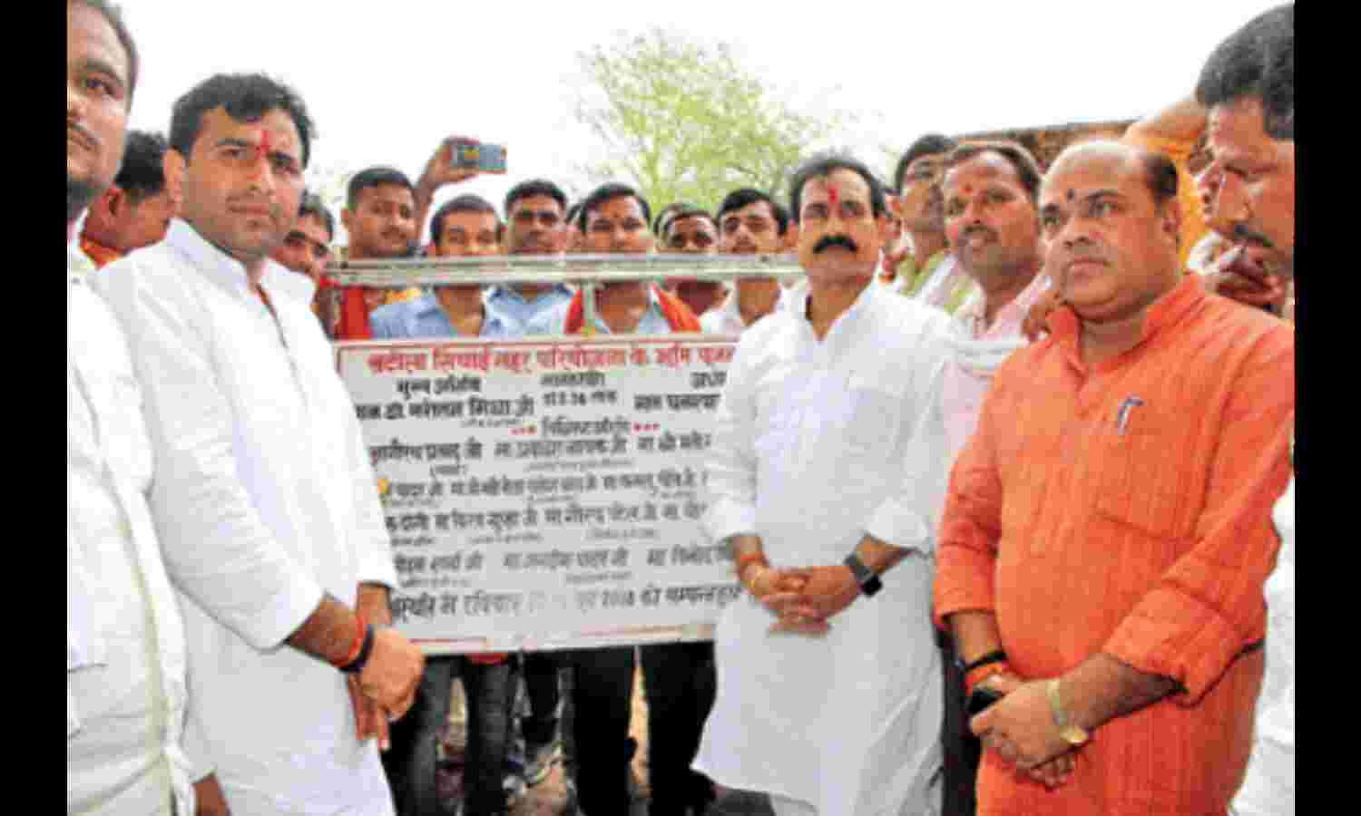 नहर बन जाने से बदल जाएगी पांच गांवों की तस्वीर : नरोत्तम नहर बन जाने से बदल जाएगी पांच गांवों की तस्वीर : नरोत्तम