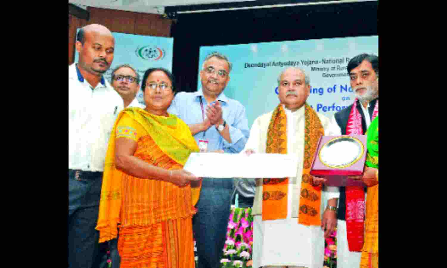 सरकार गांव, गरीब, किसान तक पहुंचने में रही कामयाब : तोमर