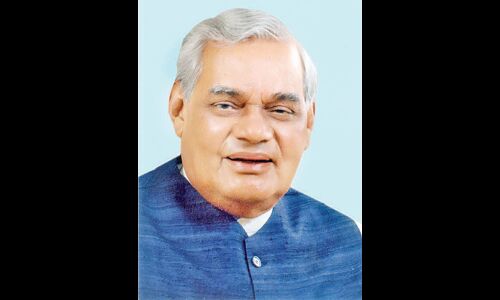 अटल बिहारी वाजपेयी एम्स में भर्ती, मोदी ने जाना हालचाल अटल बिहारी वाजपेयी एम्स में भर्ती, मोदी ने जाना हालचाल