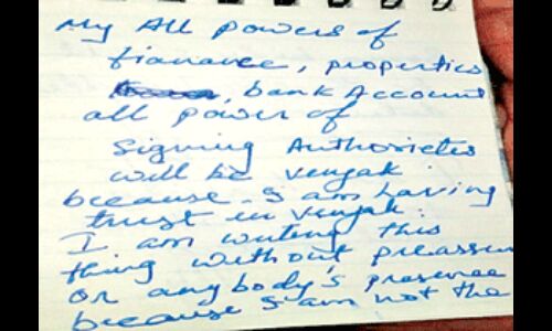 पंचतत्व में विलीन हुए भय्यूजी महाराज, बेटी ने दी मुखाग्नि पंचतत्व में विलीन हुए भय्यूजी महाराज, बेटी ने दी मुखाग्नि