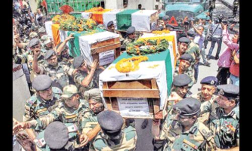 सीमा पार से हुई गोलीबारी में सहायक कमांडेंट सहित सीमा सुरक्षा बल के चार जवान शहीद