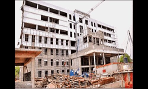 समय पर नहीं हुआ काम तो देना पड़ेगा चिकित्सकों का वेतन