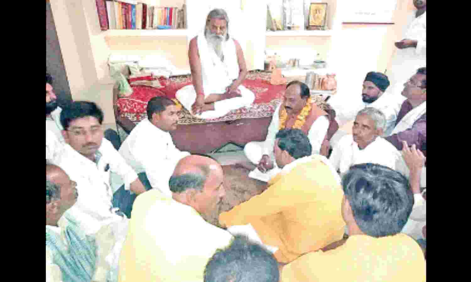 राज्यमंत्री आर्य ने दंदरौआधाम पहुंचकर लिया आशीर्वाद