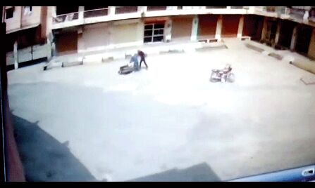 दिन दहाड़े युवक को रंजिशन गोली मारी