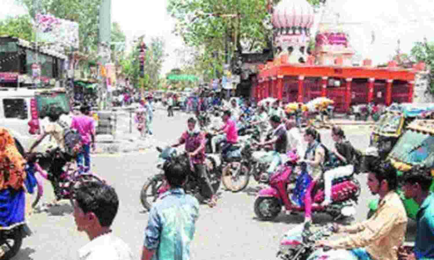 सिग्नल पर शुरू हुआ यातायात