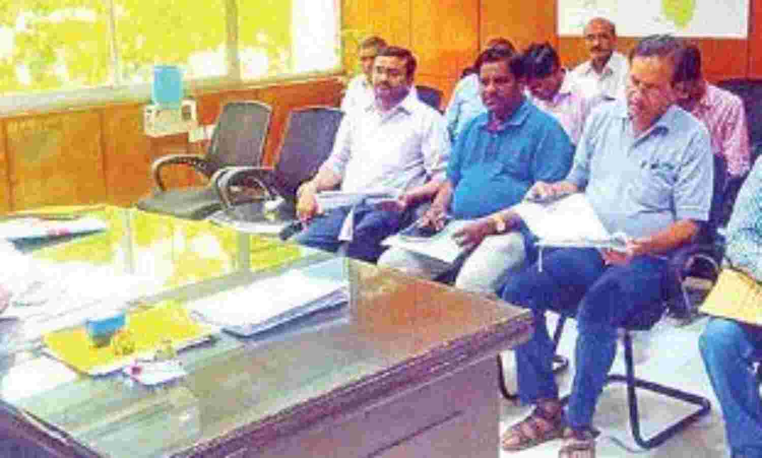 उपार्जन कार्य के तहक शेष बचे किसानों का भुगतान करें  : जिलाधीश