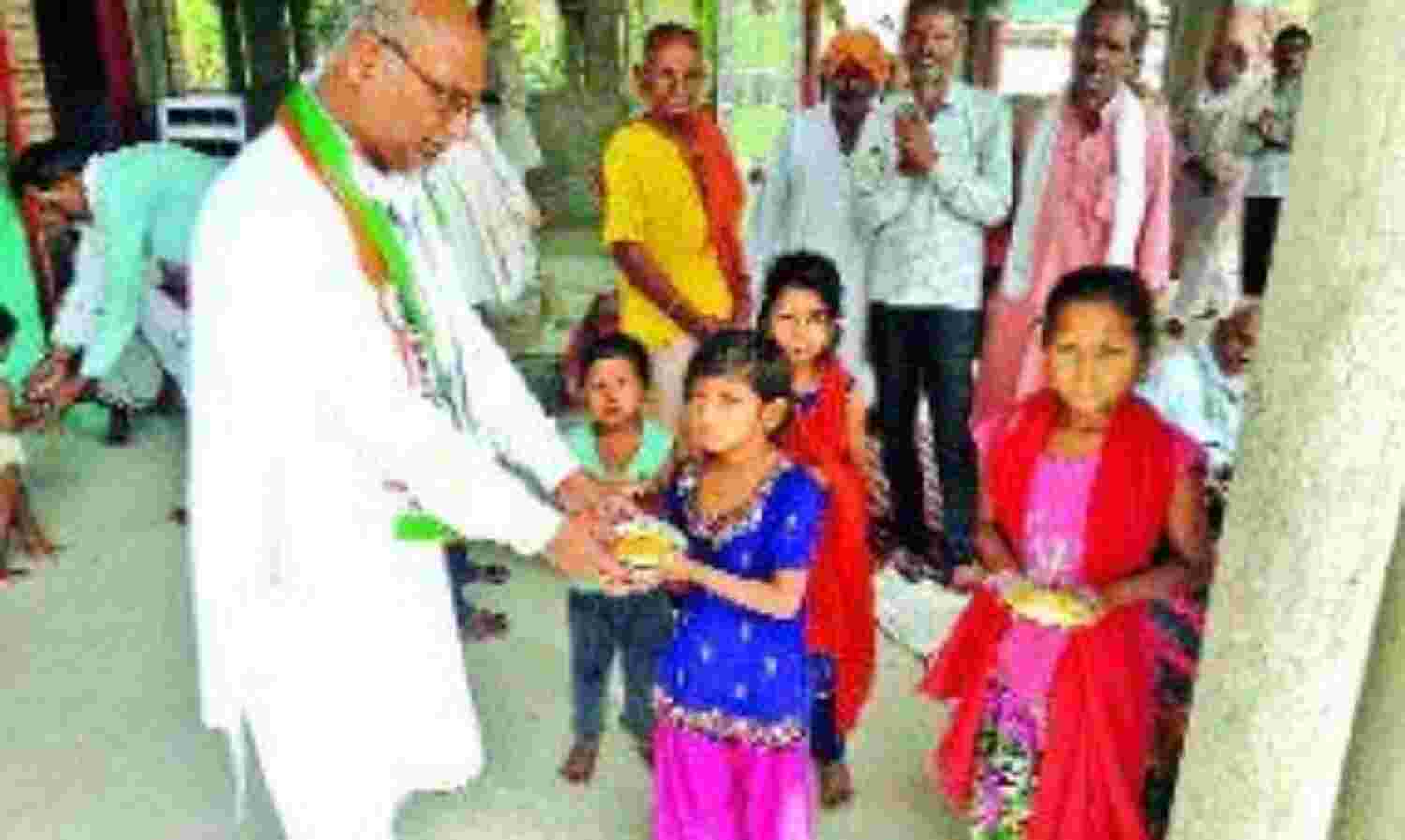 कांग्रेस कार्यकर्ताओं ने मनाया राहुल गांधी का जन्मदिन