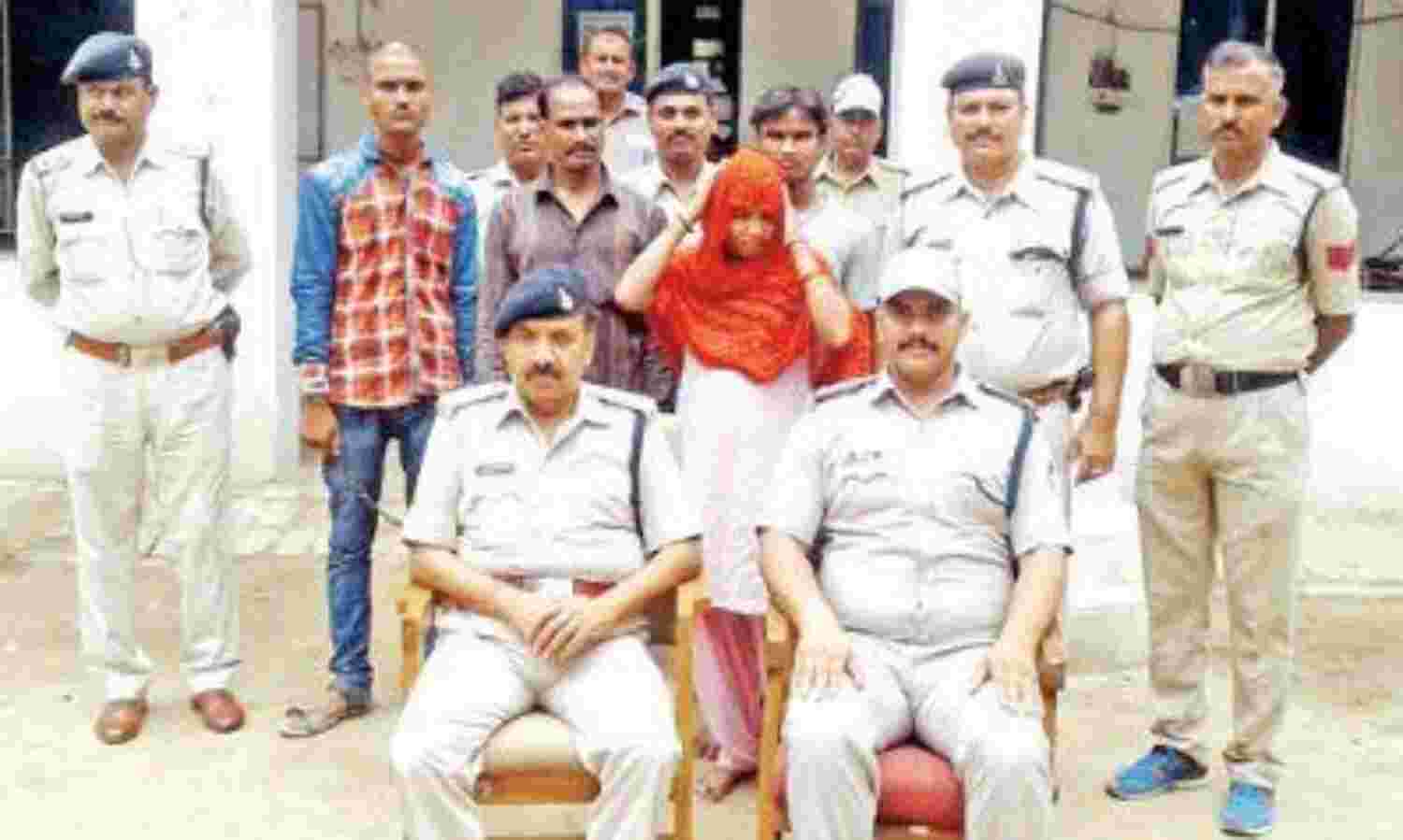 पांच-पांच हजार के चार फरार इनामी आरोपी दबोचे