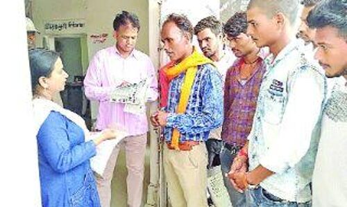 अवैध उत्खनन रोकने शिवसेना ने सौंपा एसडीएम के नाम ज्ञापन