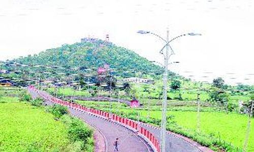 अवैध निर्माण से लग रहा टेकरी सरकार के सौन्दर्य पर ग्रहण, बड़े पैमाने पर हो रहा अतिक्रमण