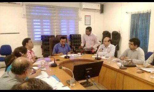 निर्वाचन दायित्‍वों को गंभीरता से समय सीमा में पूरा करें अधिकारी : कलेक्‍टर