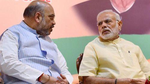 घोड़े पर हौदा और हाथी पर जीन