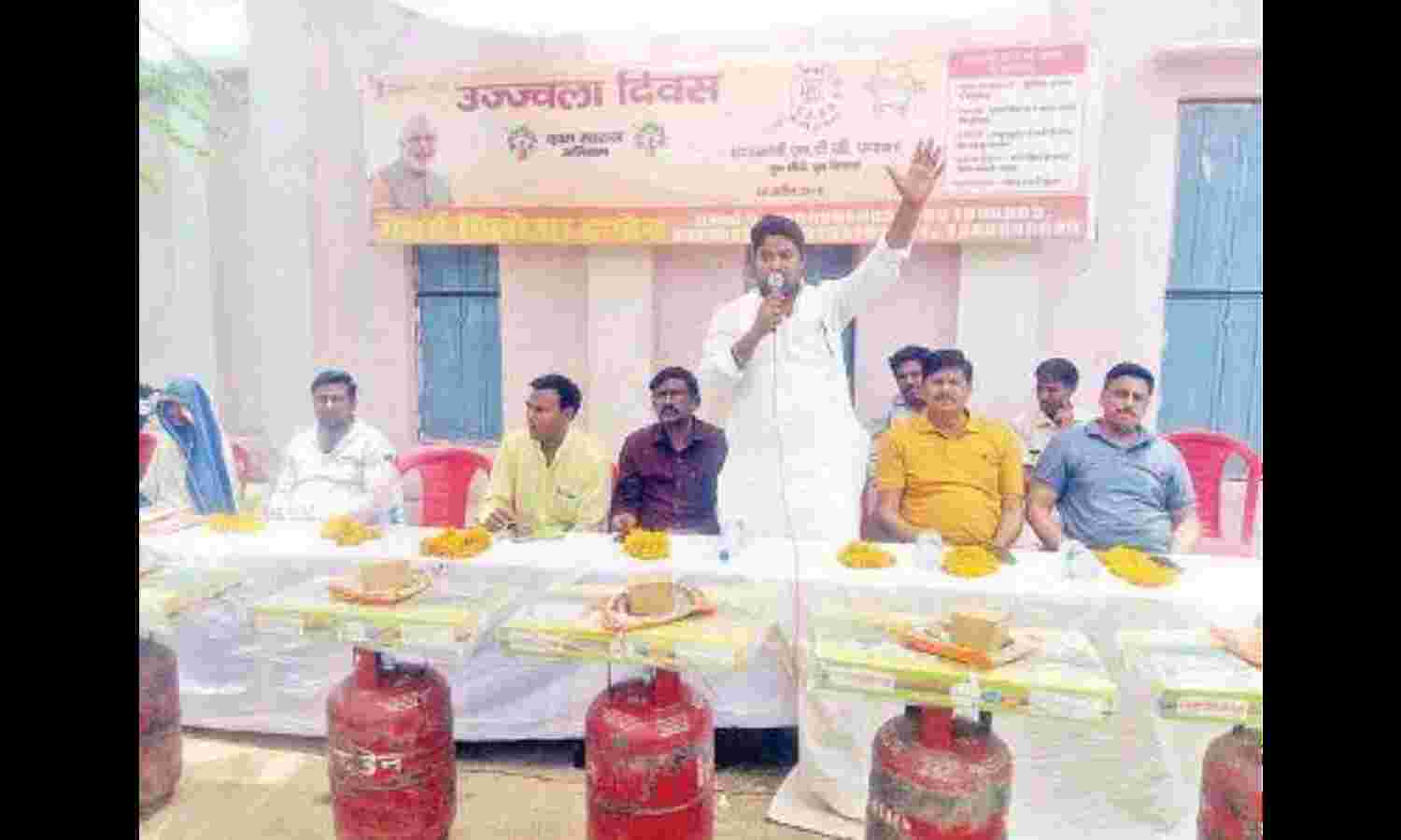 उज्ज्वला योजना में 67 हितग्राहियों को बांटे नि:शुुल्क गैस सिलैंडर