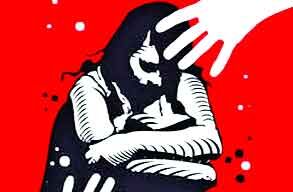 कौतूहल बनीं शहर की दो युवतियां