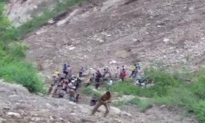 ऋषिकेश जा रही बस खाई में गिरी, 13 की मौत ऋषिकेश जा रही बस खाई में गिरी, 13 की मौत