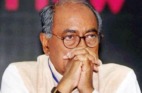 अपने ही व्यूह में उलझते दिग्विजय सिंह