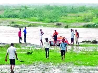 श्योपुर में टापू पर फंसे पांच ग्रामीणों को रेस्क्यू कर बचाया