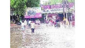 बरसात के बाद ताल तलैया बना शहर, मुख्य मार्गो पर भरा जल