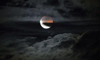 चन्द्रग्रहण : रात का नजारा देखने के लिए रहें तैयार, बादलों के बाद भी संभावना