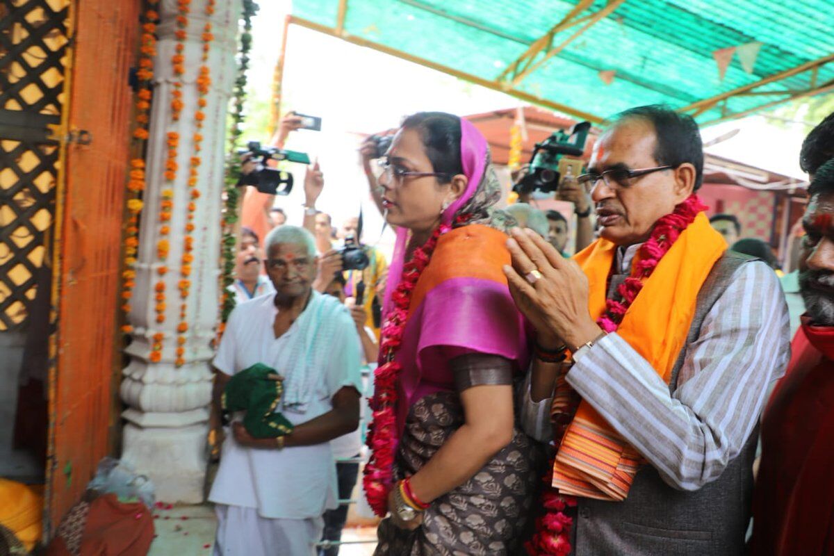 जन आशीर्वाद यात्रा : मुख्यमंत्री शिवराज सिंह ने पीतांबरा पीठ में की पूजा-अर्चना