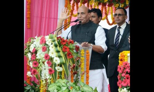 गृहमंत्री राजनाथ सिंह ने कहा - कृषि, किसान व गांव देश की अर्थव्यवस्था की रीढ़ गृहमंत्री राजनाथ सिंह ने कहा - कृषि, किसान व गांव देश की अर्थव्यवस्था की रीढ़