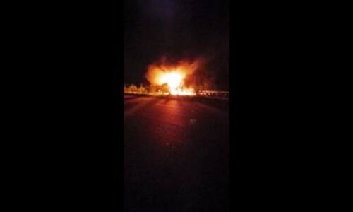 लखनऊ-आगरा एक्सप्रेस-वे पर चलती बस में लगी आग, यात्रियों ने बचाई जान