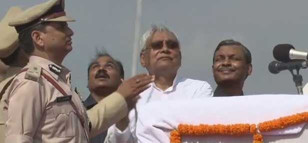 72वें स्वतंत्रता दिवस पर नीतीश ने फहराया झंडा, कहा-न्याय के साथ विकास के पथ पर अग्रसर है बिहार