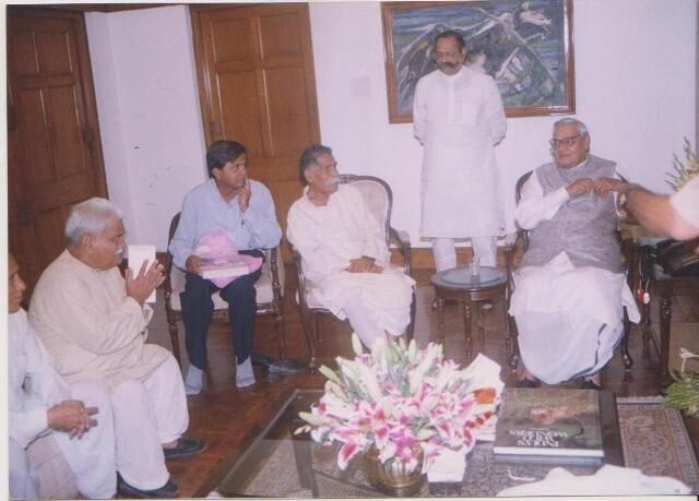 अटल चुनौती अखिल विश्व को : स्व. माणिक चंद्र वाजपेयी अटल चुनौती अखिल विश्व को : स्व. माणिक चंद्र वाजपेयी