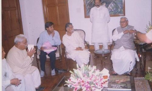 अटल चुनौती अखिल विश्व को : स्व. माणिक चंद्र वाजपेयी