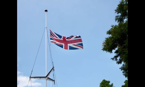 अटलजी के सम्मान में ब्रिटिश उच्चायोग ने अपना झंडा और यूनियन जैक आधा झुकाया