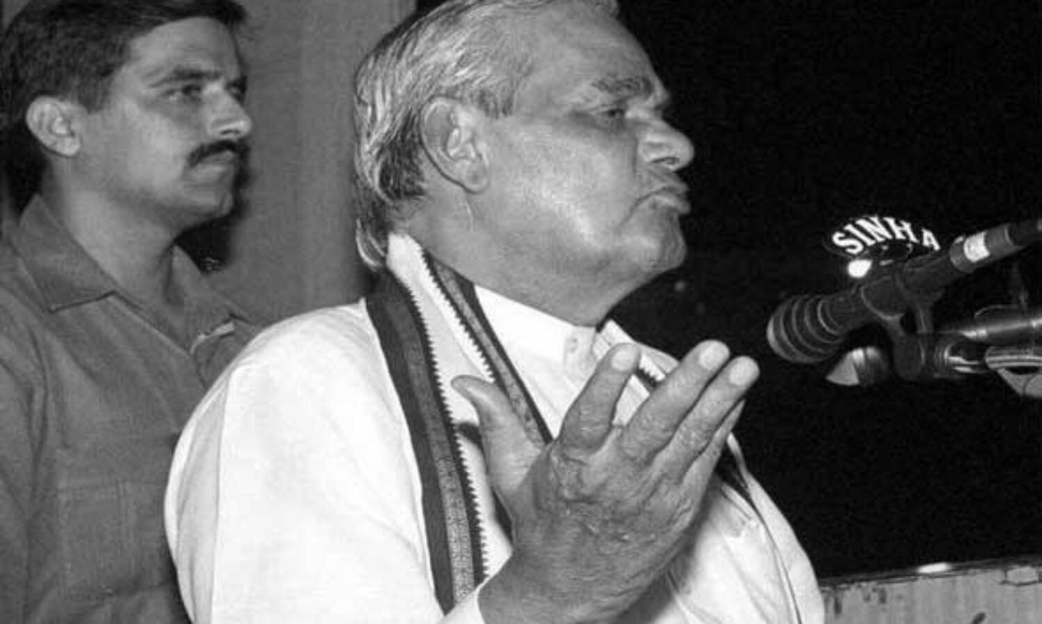 अटलजी जी ने कहा था- न इधर झुकेंगे न उधर झुकेंगे, दोनों मेरी तरफ झुकेंगे