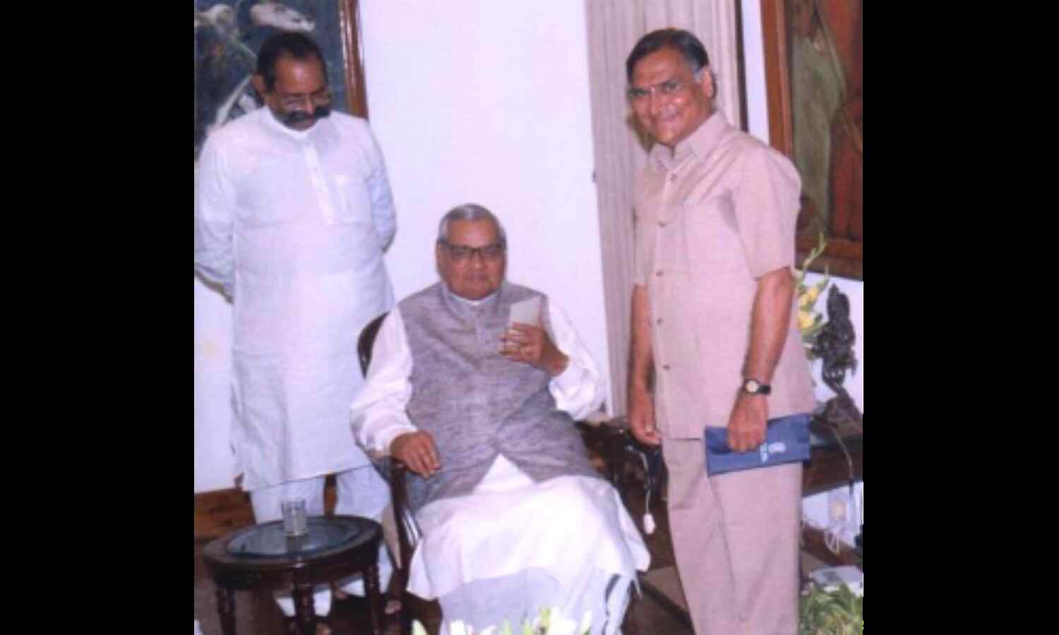 बस एक ही शब्द ! - विवेक शेजवलकर बस एक ही शब्द ! - विवेक शेजवलकर