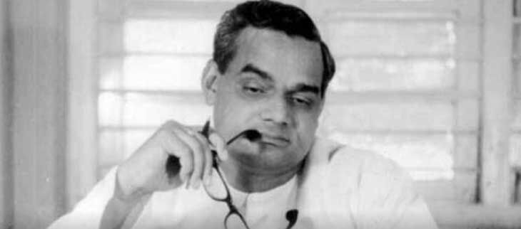 आंखों से बोलते थे अटल जी