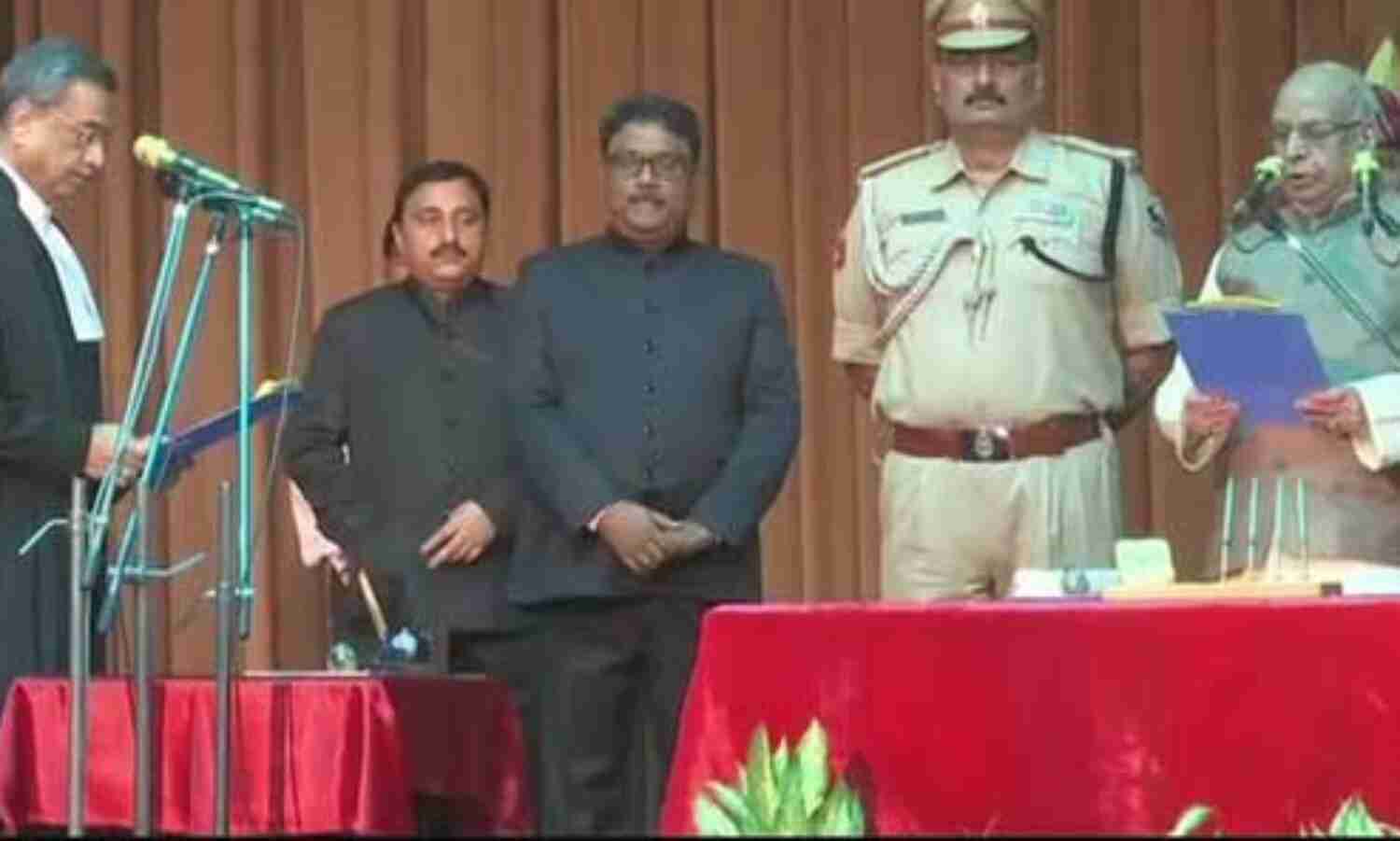 बिहार के नये राज्यपाल लालजी टंडन ने ली शपथ