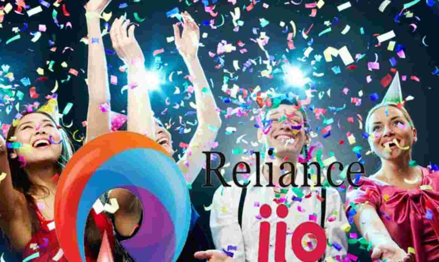 जियो अपने ग्राहकों को दे रहा है दो जीबी मुफ्त डेटा