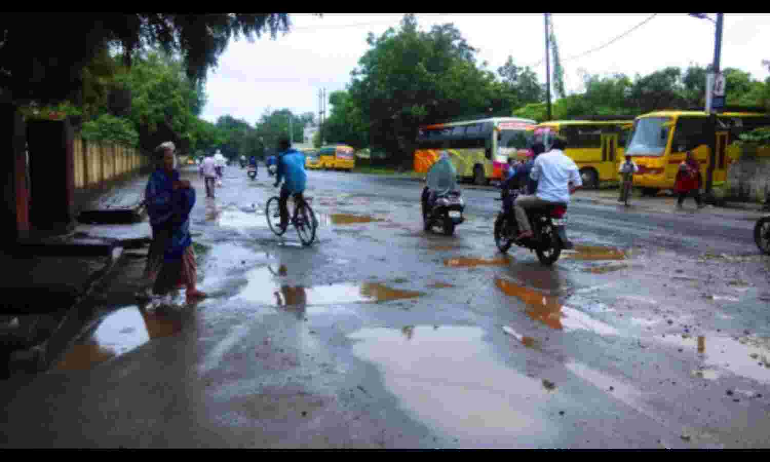 70 करोड़ की सड़कों में 70000 से ज्यादा गड्ढे !