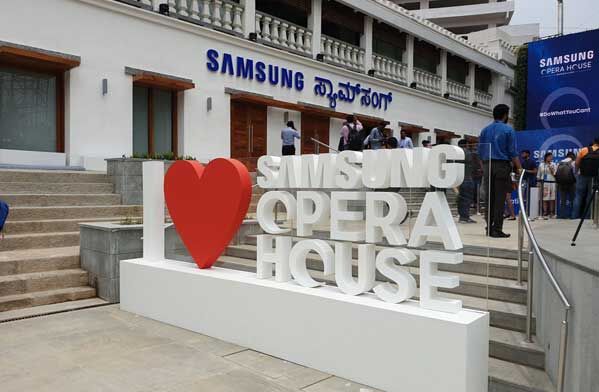 सैमसंग ने खोला दुनिया का सबसे बड़ा मोबाइल स्टोर सैमसंग ने खोला दुनिया का सबसे बड़ा मोबाइल स्टोर