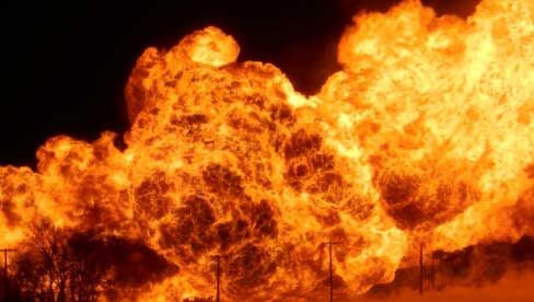 बंगाल में फैक्ट्री में विस्फोट, 5 लोगों की मौत, 5 की हालत गंभीर बंगाल में फैक्ट्री में विस्फोट, 5 लोगों की मौत, 5 की हालत गंभीर