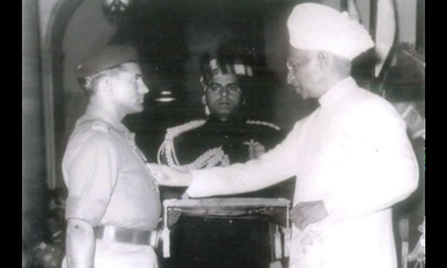 भारतीय अयूब ने दी पाकिस्तानी अयूब को मात भारतीय अयूब ने दी पाकिस्तानी अयूब को मात