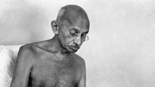 बॉलीवुड ने राष्ट्रपिता महात्मा गांधी की 150वीं जयंती पर दी श्रद्धांजलि