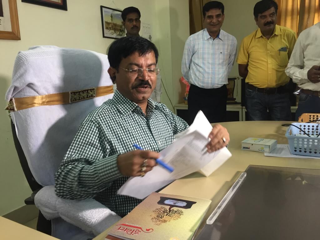 अपर मुख्य सचिव मनोज श्रीवास्तव ने ग्रहण किया संगीत एवं कला विवि के कुलपति का प्रभार